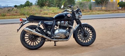 Customer photo review of Housse de Selle CONFORT cuir Noir profond pour Royal Enfield Interceptor 650