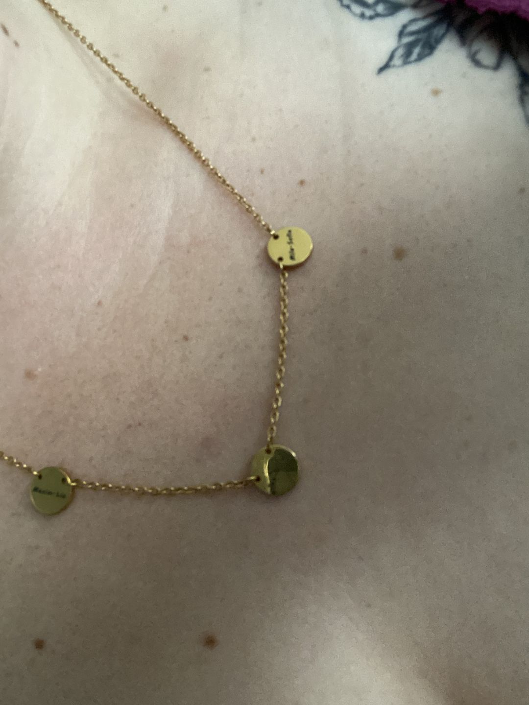 Customer photo review of LOANYA Halskette mit drei personalisierten Coins