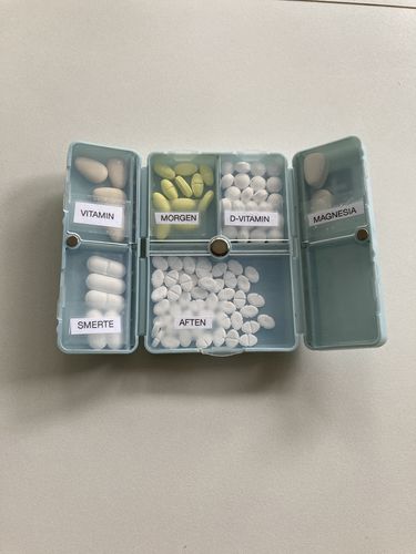 Customer photo review of Bærbart magnetisk pilleetui med 7 rum