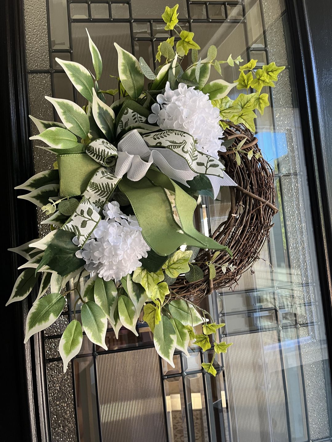 Customer photo review of 14" Round Grapevine Wreath - DECOE-034