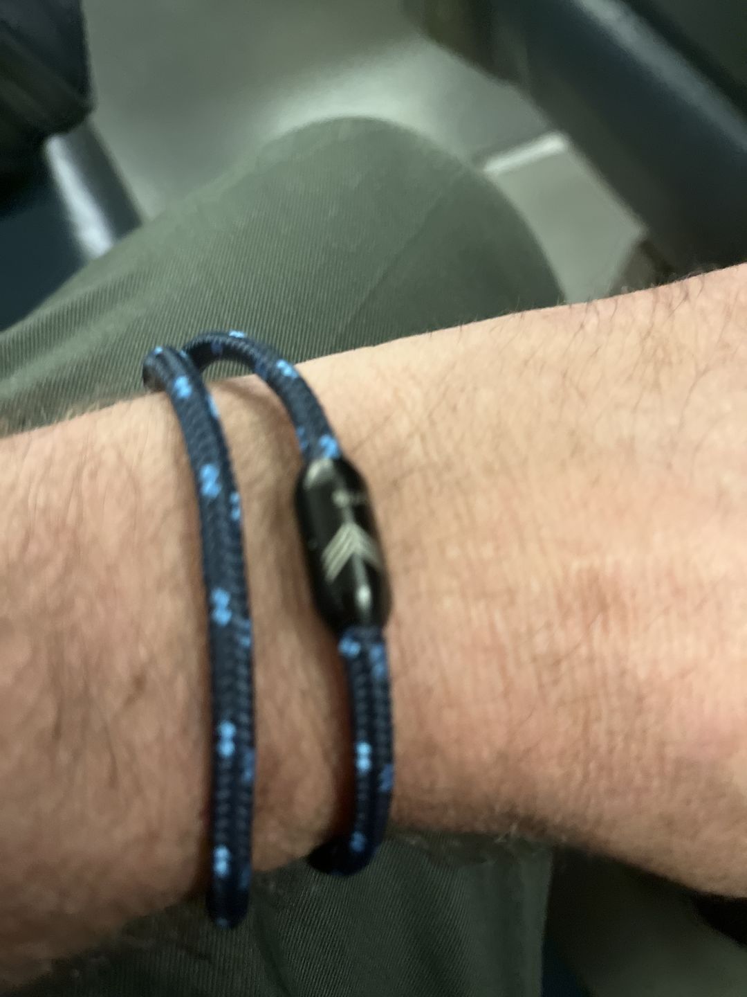 Customer photo review of Vertig Nautical Magnetic Paracord Bracelet Dark Blue