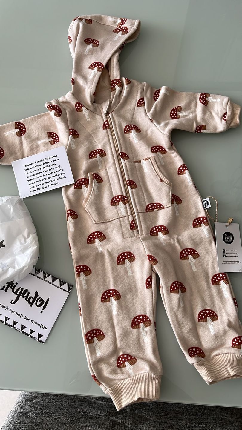Customer photo review of Macacão Bebê Capuz e Zíper Moletinho Mushi