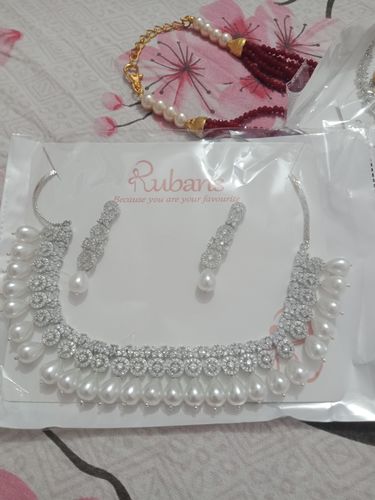 Customer photo review of Rubans Silver Plated Necklace Set With American Diamonds And Pearls.
