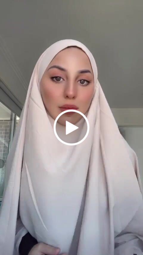 Customer video review of Cream Khimar