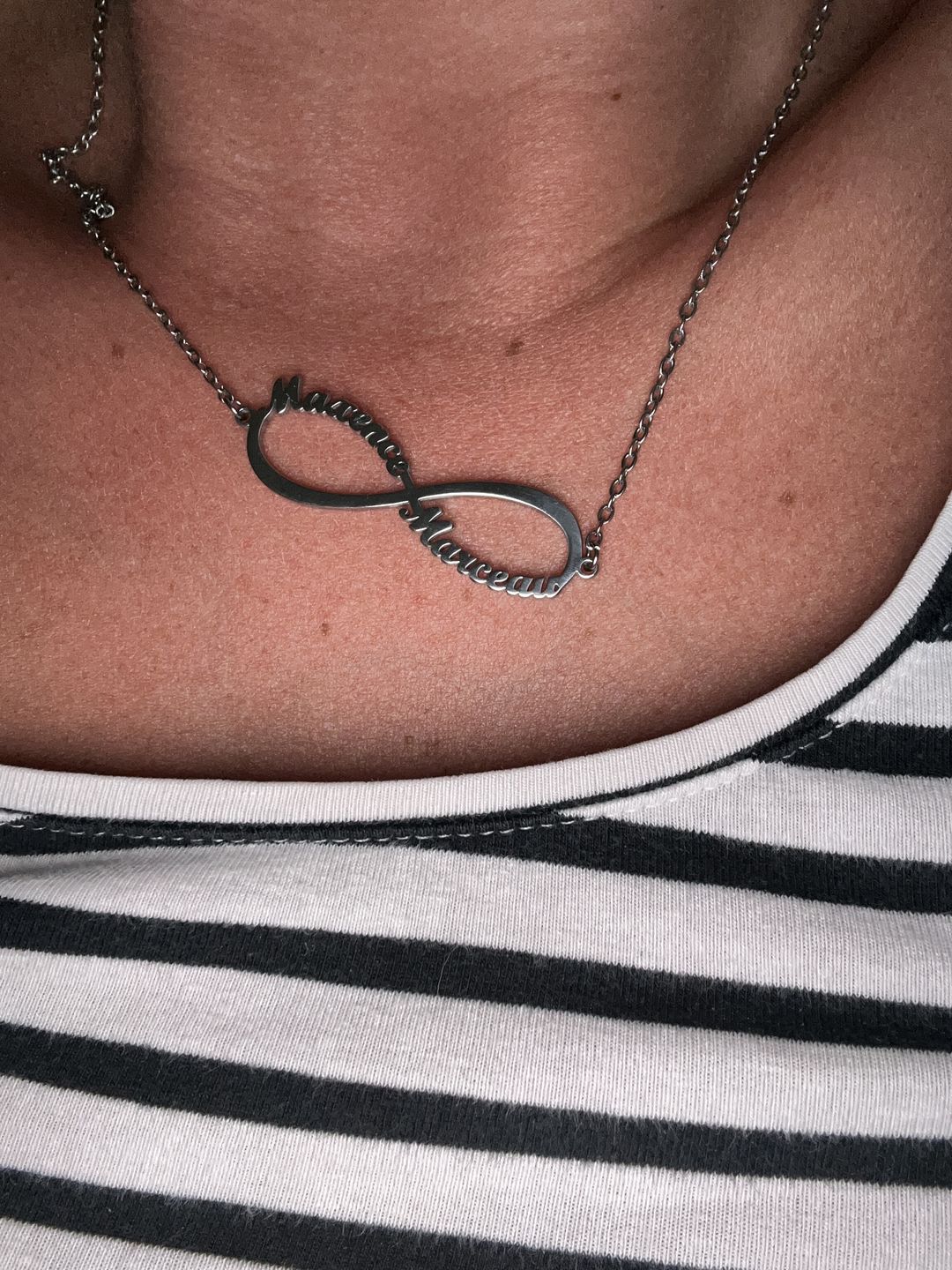 Customer photo review of Collier Infini Personnalisable Deux Prénoms