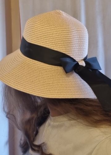 Customer photo review of Wide Brim Straw fashionable Hat