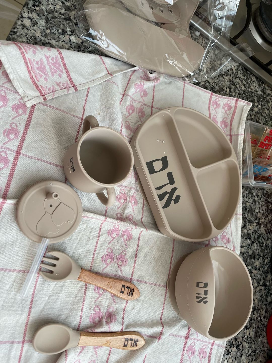 Customer photo review of סט כלי אוכל איכותי ומלא ללא BPA עם שם מותאם אישית