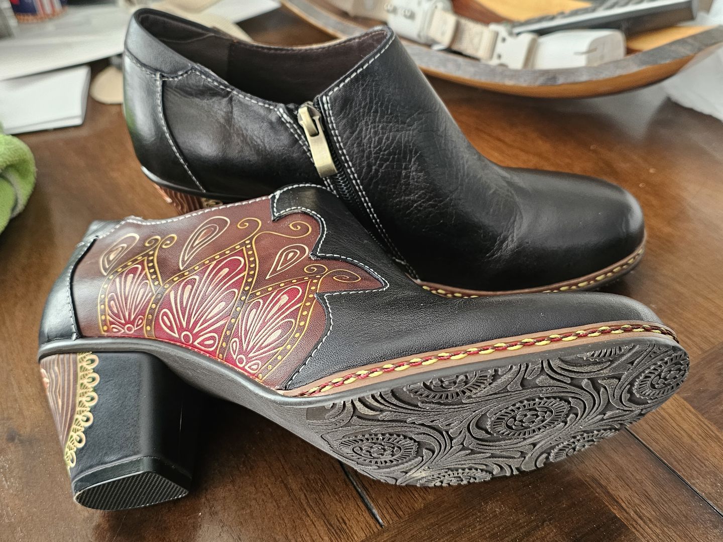 Customer photo review of Retro Pattern Leather Zipper Pumps