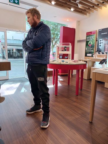 Customer photo review of Lifestyle Herren Jogginghose schwarz mit Stickerei by SAEBIS®