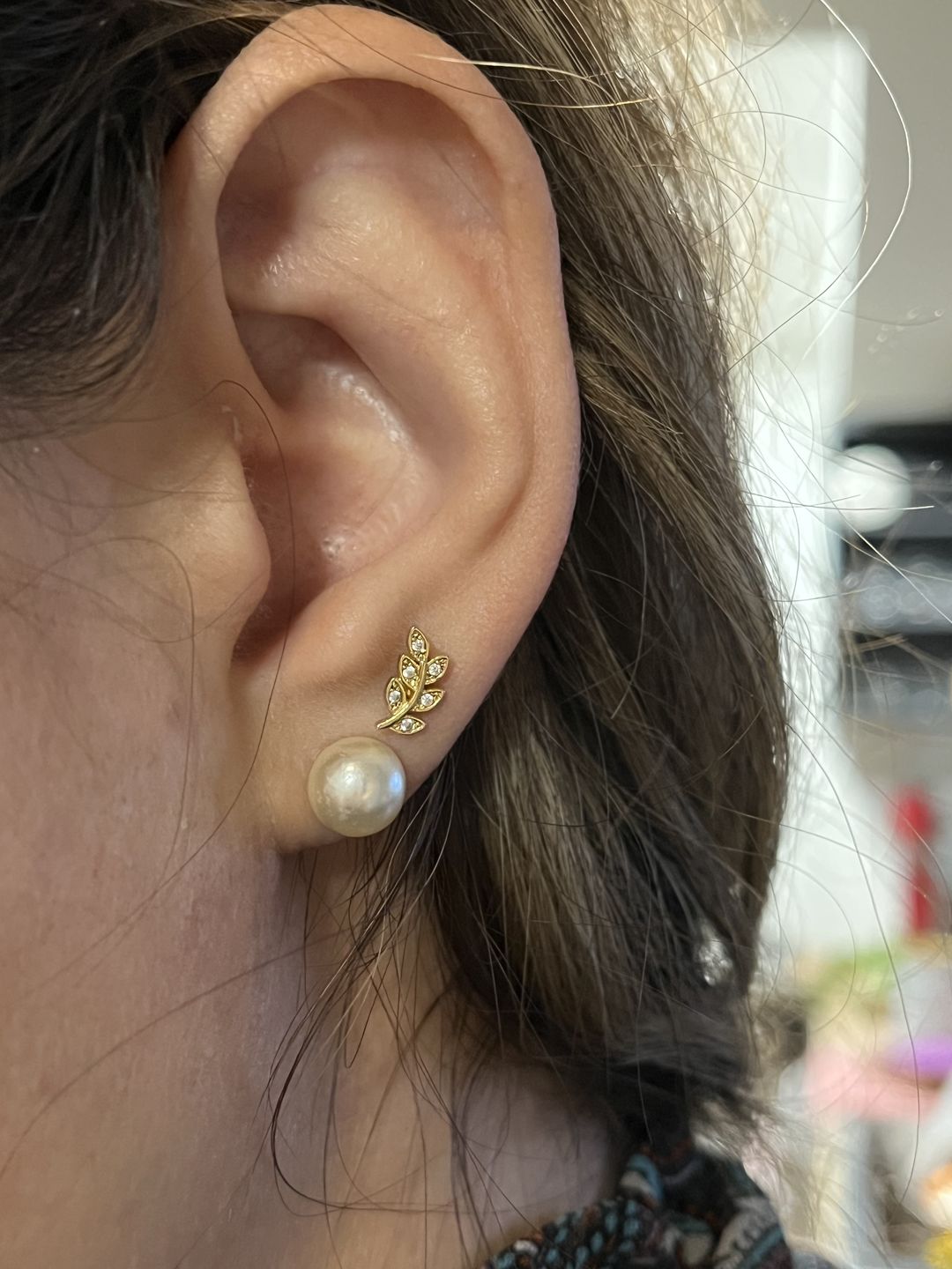 Customer photo review of Piercing Hojita de Laurel Rosca Plana