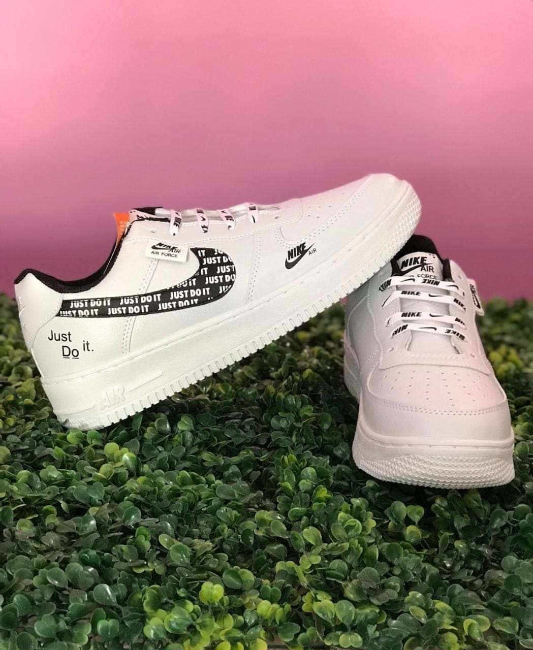 Customer photo review of Paq 6 Pares Tenis 270 Blanco Negro Negro 25/28.5
