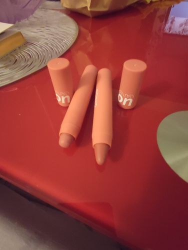 Customer photo review of O.TWO.O VELVET MATTE LIPSTICK PEN (CRAYON)