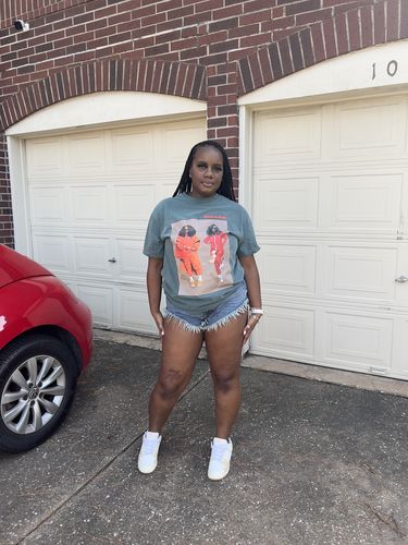 Customer photo review of Fashionista Tshirt