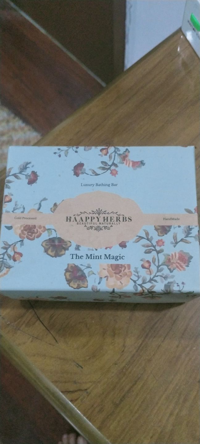 Customer photo review of Manjal Magic Luxury Soap Bar