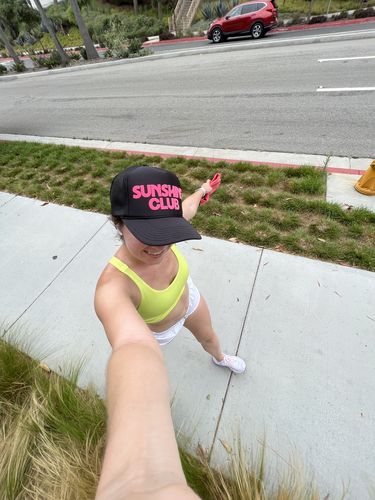 Customer photo review of A+H Neon Club Trucker