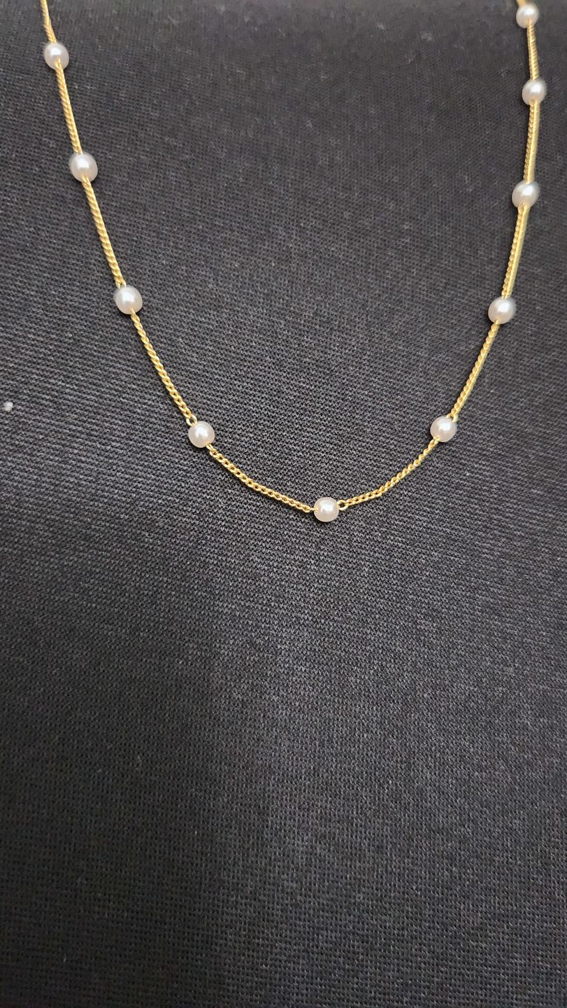 Customer photo review of Nura Pearl 18K Gold Necklace