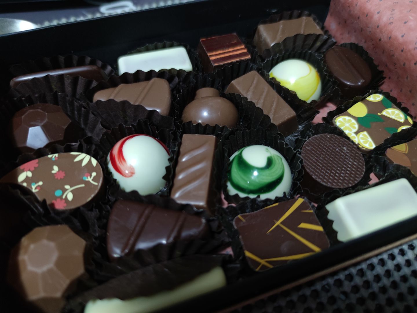 Customer photo review of Caja 22 bombones