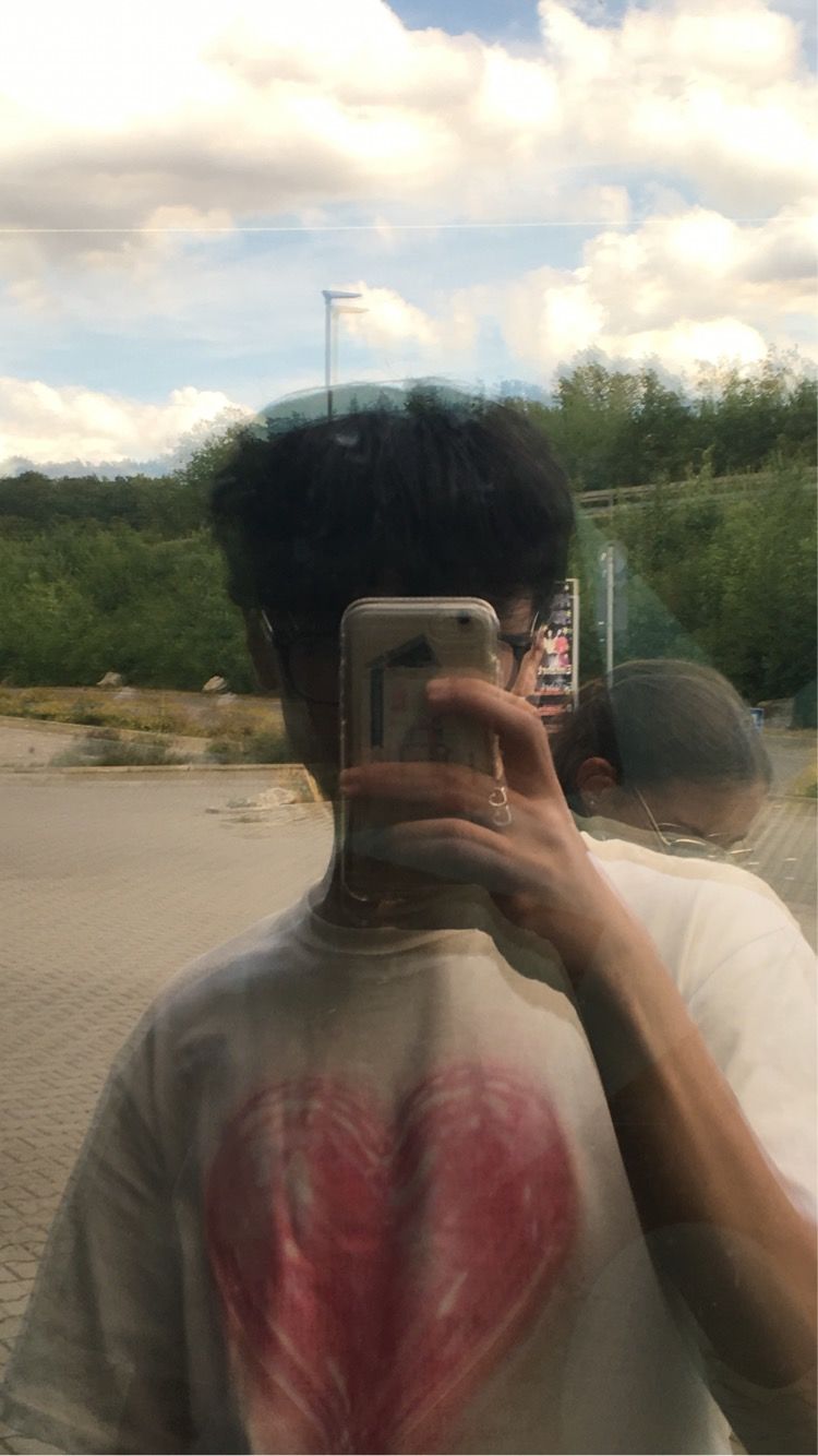 Customer photo review of Aelfric Eden Love Balloon Graphic Tee
