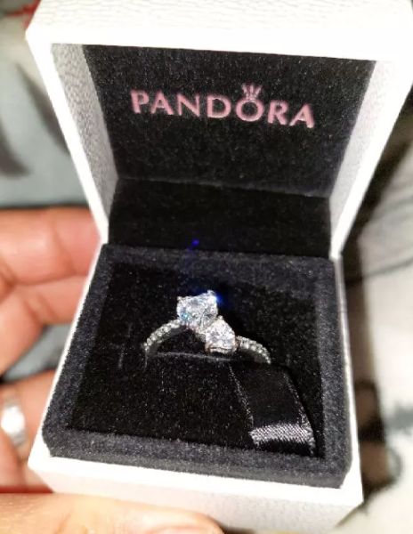 Customer photo review of ANILLO PANDORA DOBLE CORAZÓN S925