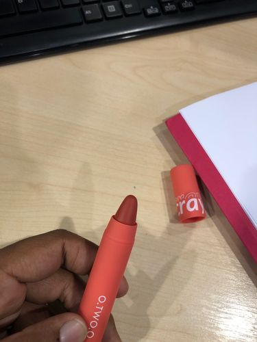 Customer photo review of O.TWO.O VELVET MATTE LIPSTICK PEN (CRAYON)