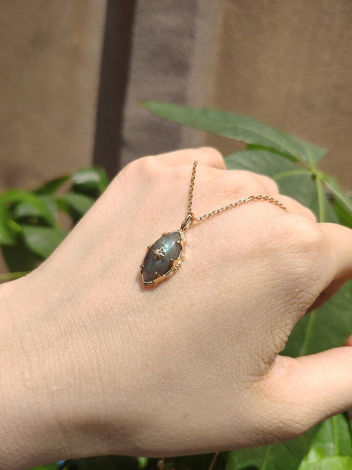 Customer photo review of Collier "Érato" en Labradorite