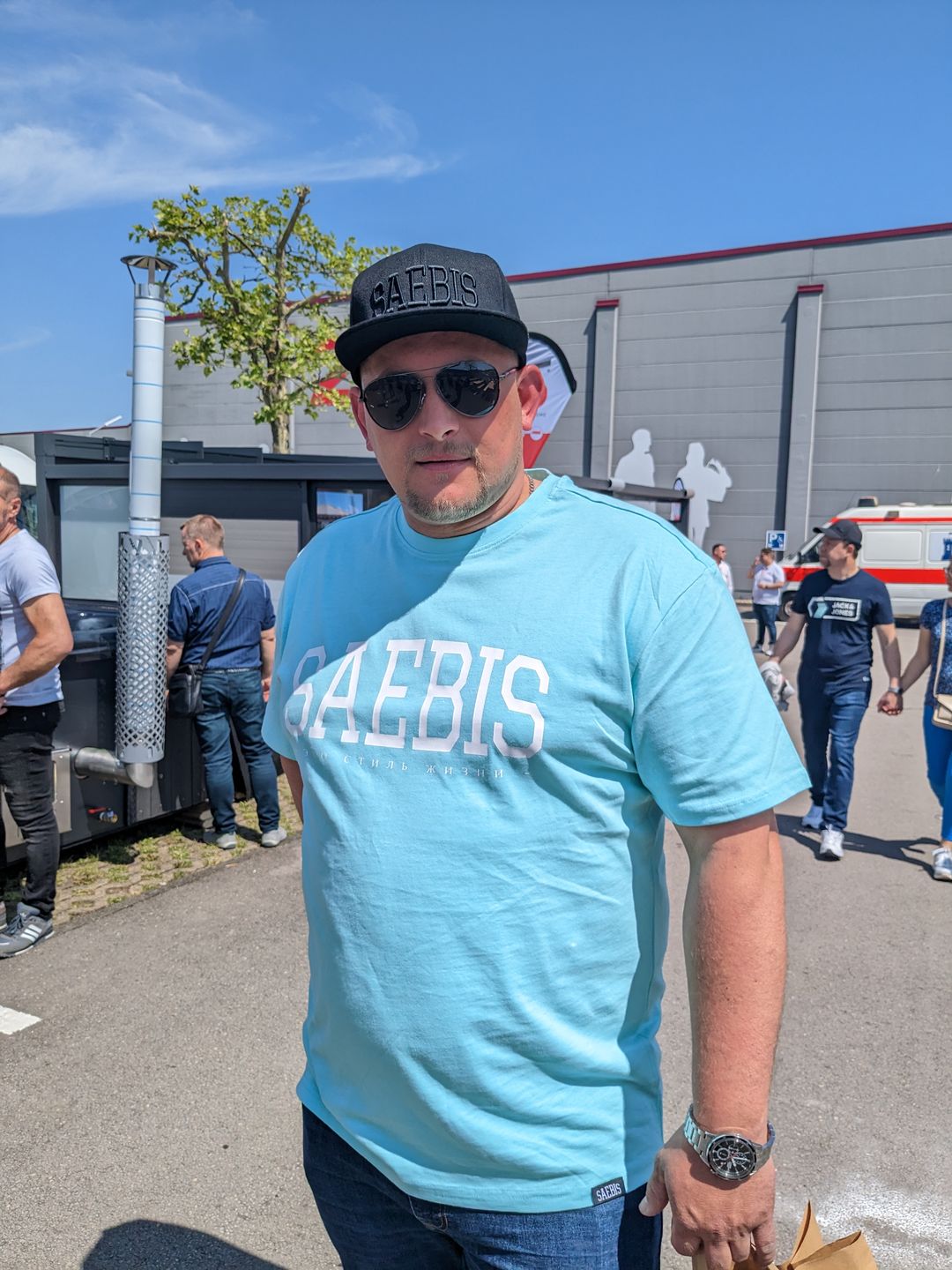 Customer photo review of Lifestyle Herren Oversized T-Shirt eisblau by SAEBIS®