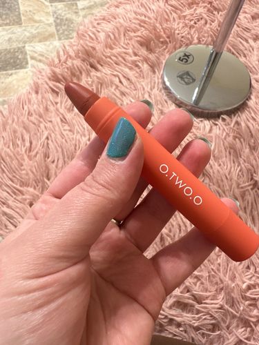 Customer photo review of O.TWO.O VELVET MATTE LIPSTICK PEN (CRAYON)