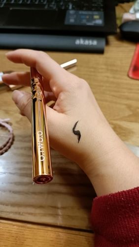 Customer photo review of O.TWO.O GOLD EMBROIDERY EYELINER