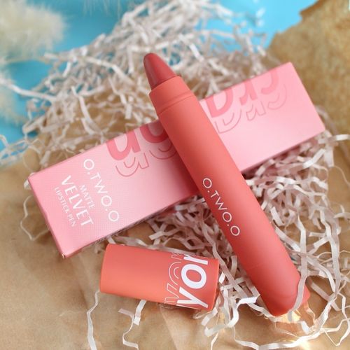 Customer photo review of O.TWO.O VELVET MATTE LIPSTICK PEN (CRAYON)