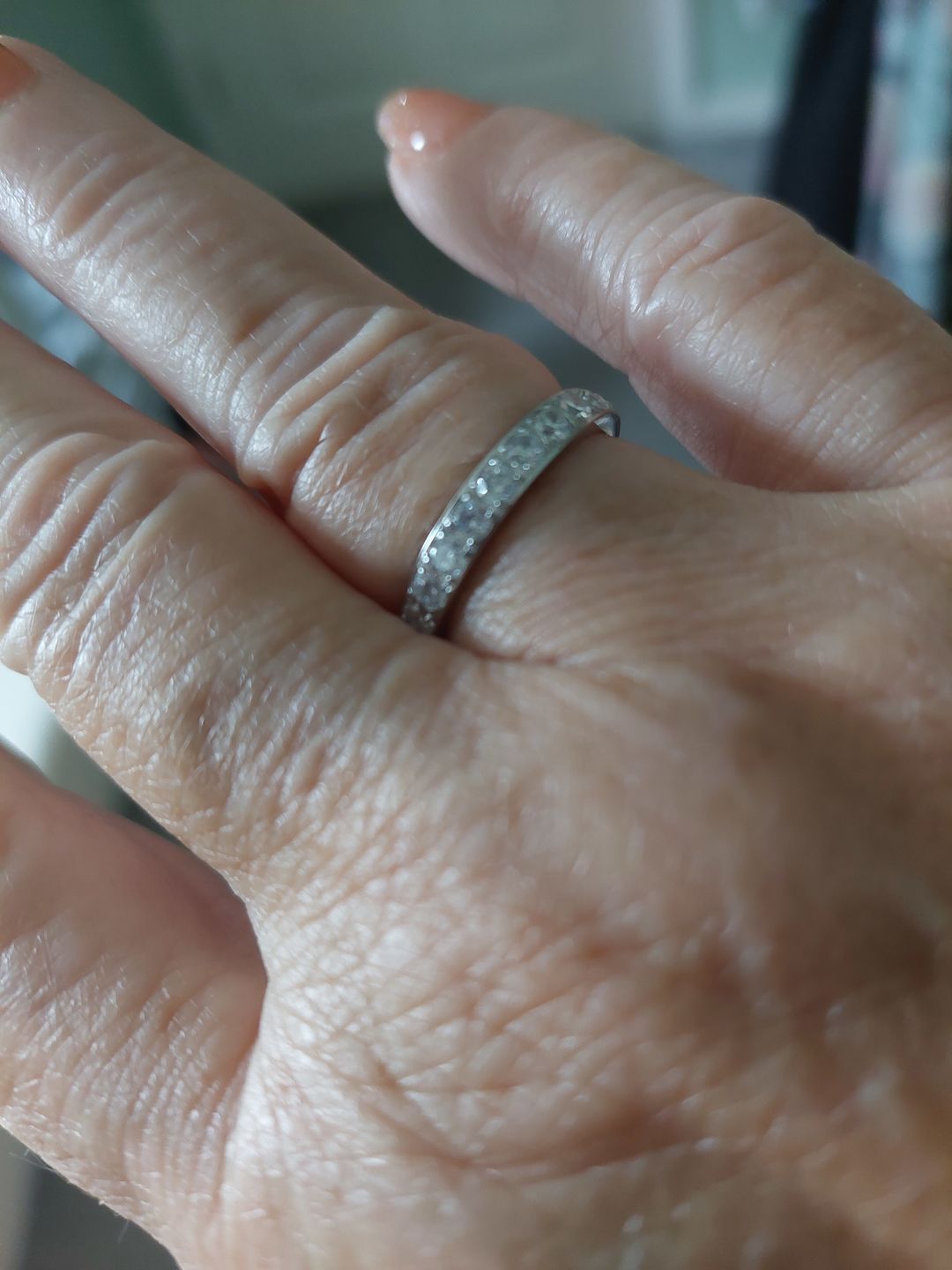 Customer photo review of White Gold 3mm Full Glitz Ring