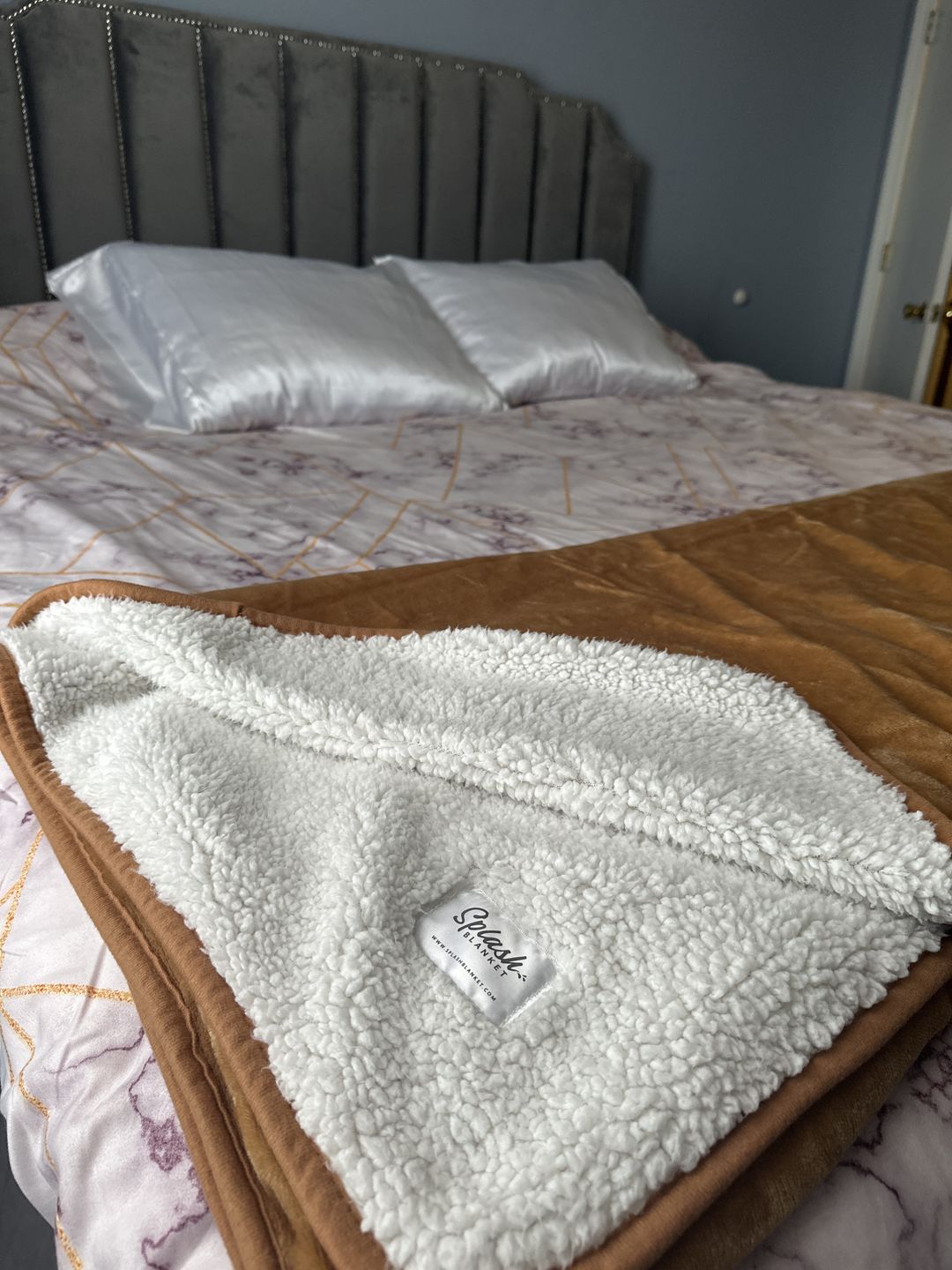 Customer photo review of Waterproof Splash Blanket™ - Latte The OG