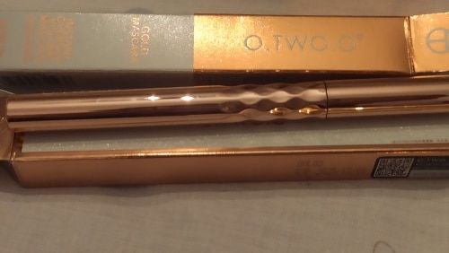 Customer photo review of O.TWO.O GOLD EMBROIDERY EYELINER
