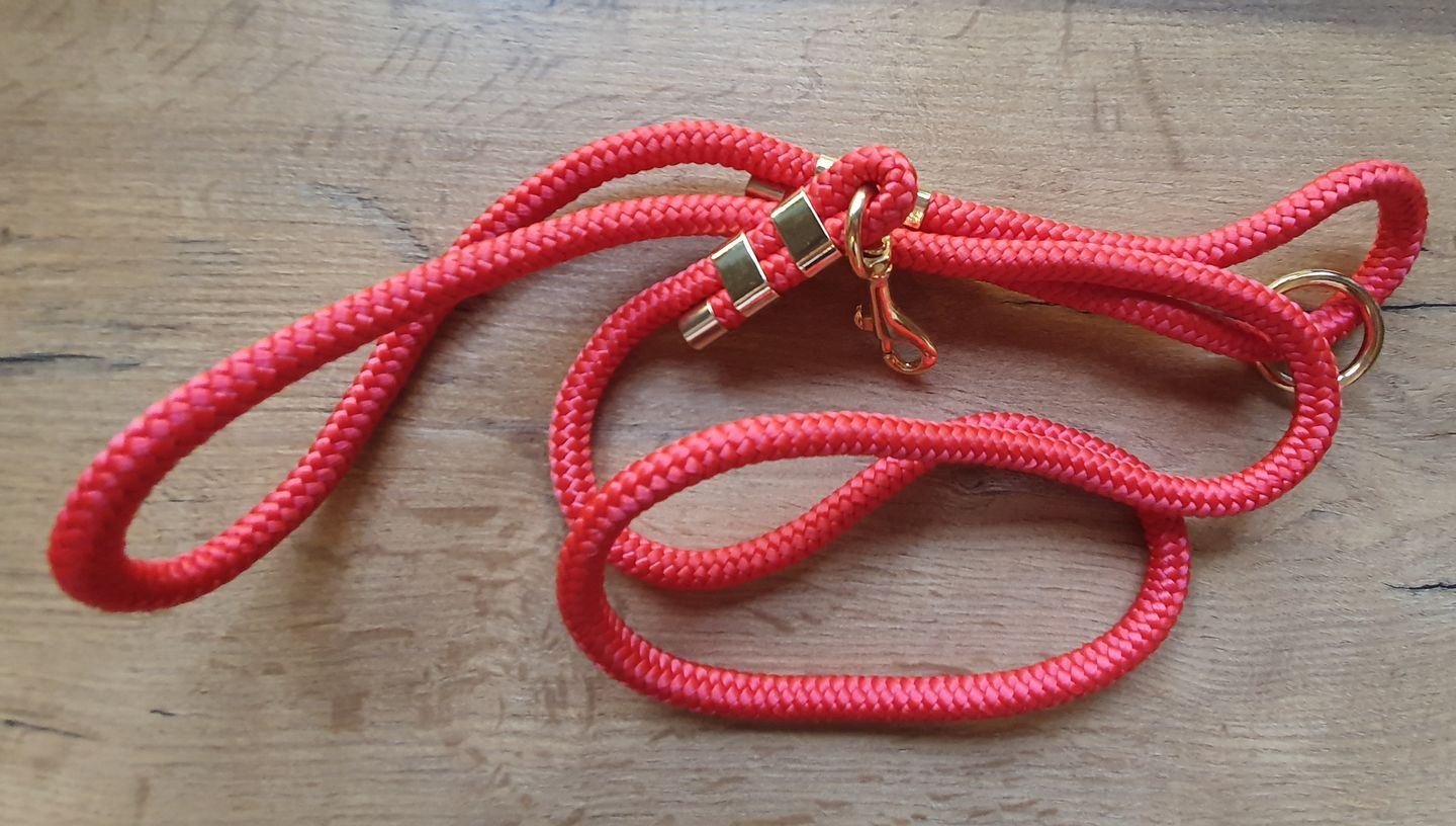 Customer photo review of Smycz linowa "Poppy Red" - złote okucia