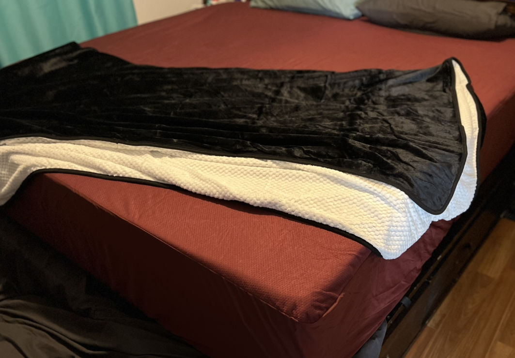 Customer photo review of Waterproof Splash Blanket™️ - Black Fitted Sheet