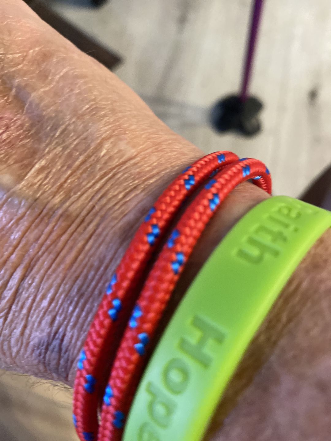 Customer photo review of Vertig Nautical Magnetic Paracord Bracelet Red Blue