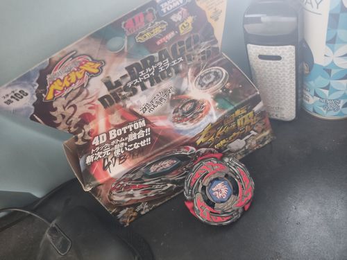Customer photo review of Takara Tomy L-Drago Destructor Beyblade BB-108 / L Drago Destroy F:S - With Left Spin Launcher