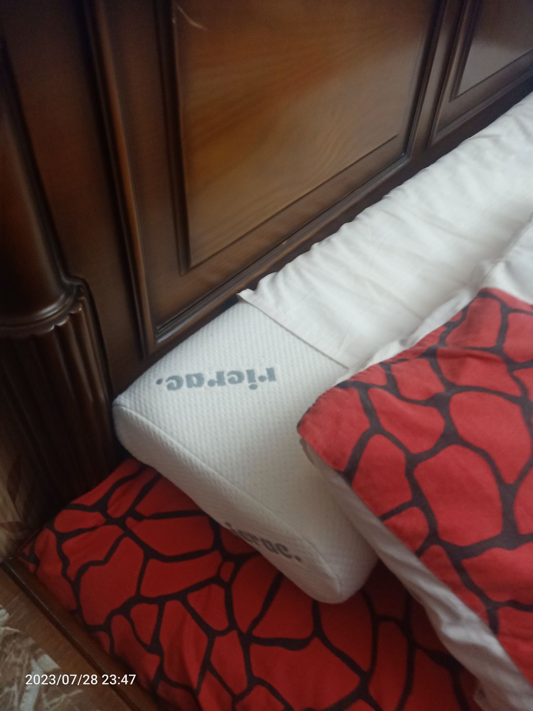 Customer photo review of Contour Memory Foam Long Pillow for Neck & Shoulder Pain