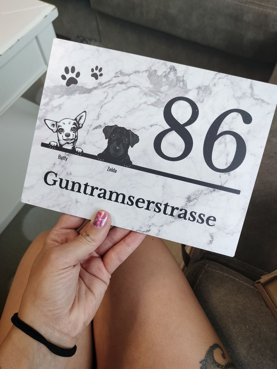Customer photo review of Hausnummer mit Marmoroptik - Individuelles Türschild