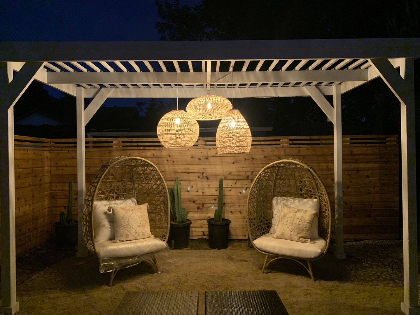 Customer photo review of 15FT Single Socket White Commercial Grade Outdoor Pendant Light Lamp Cord, E26
