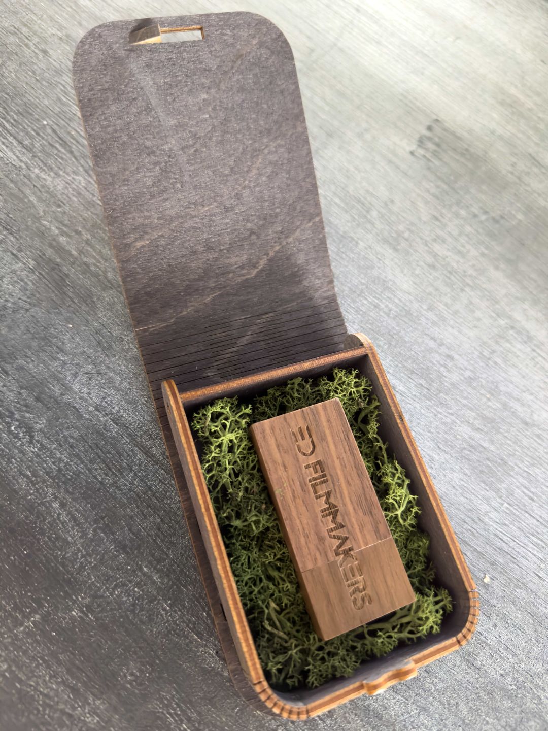 Customer photo review of Yoga USB box with moss filler