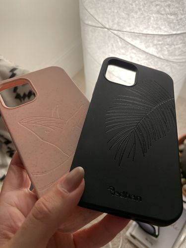 Customer photo review of Palm Leaf in Pitch Black - iPhone 12 / 12 Pro