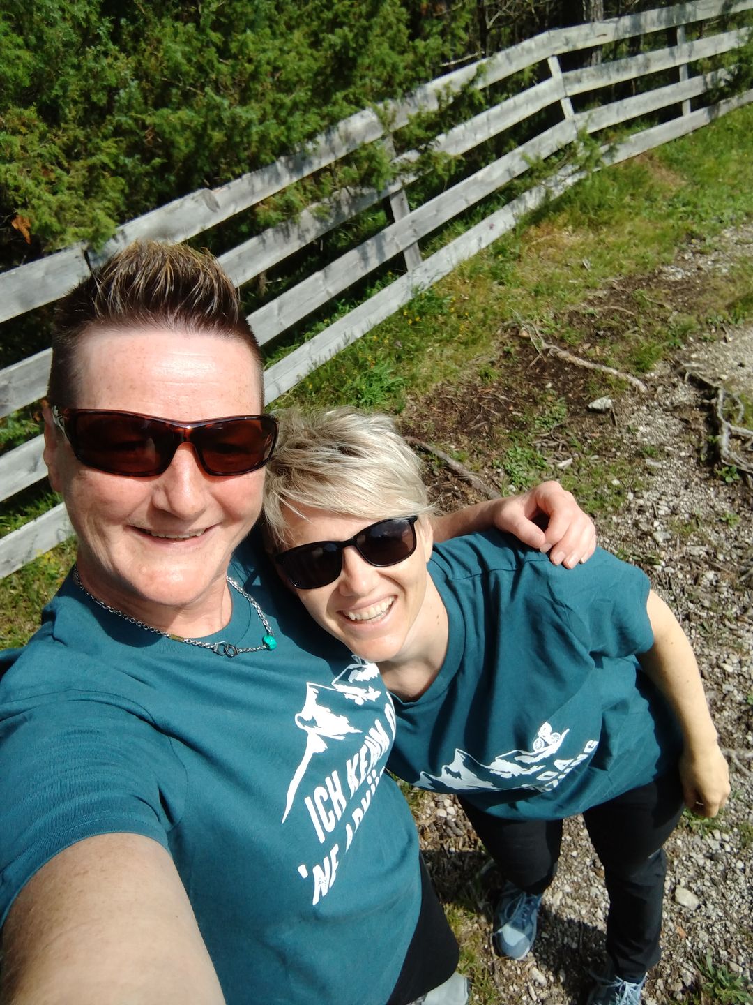 Customer photo review of Ich kenn da 'ne Abkürzung Mountainbike - Unisex Premium Organic Shirt