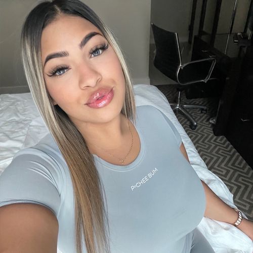 Customer photo review of Pchee Essential Light Blue Tee and Legging Set