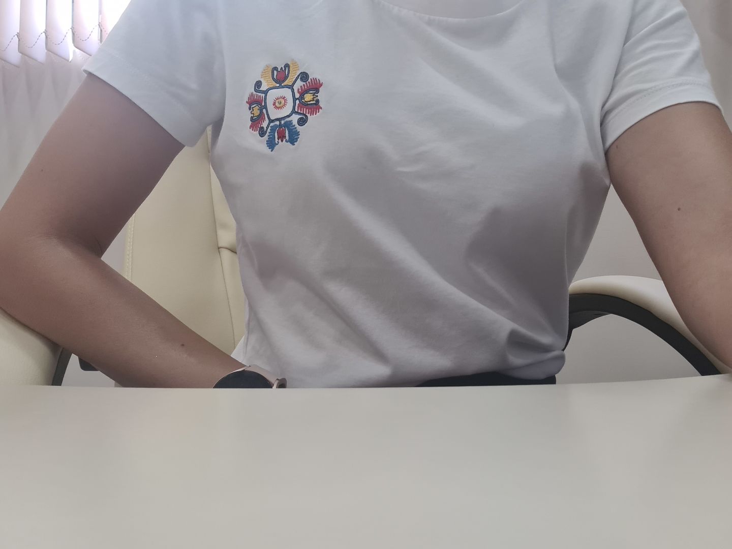 Customer photo review of Дамска тениска бродирана с детайл от шевица "Плодородие"