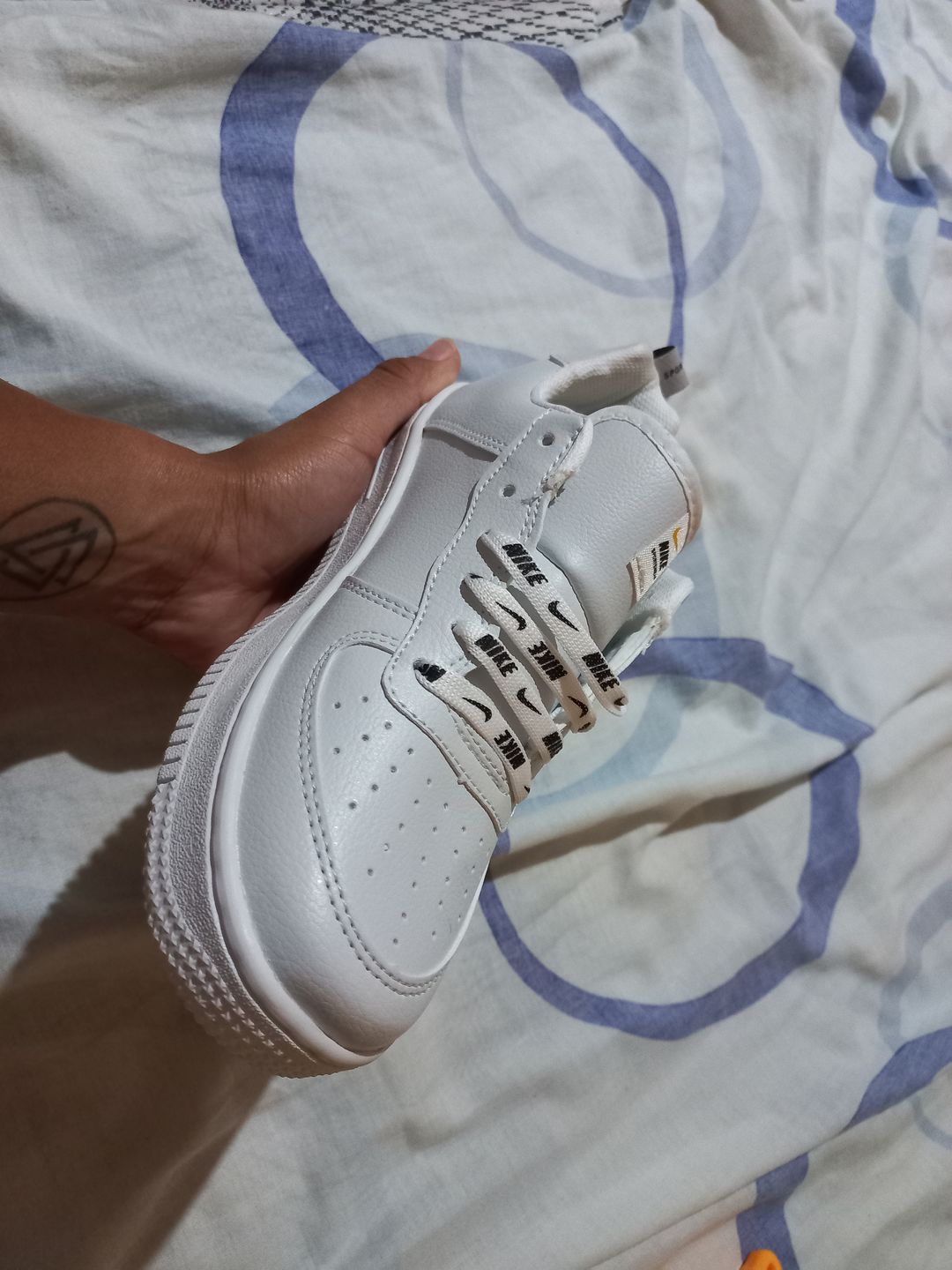 Customer photo review of Tenis 420 Blanco Negro Blanco