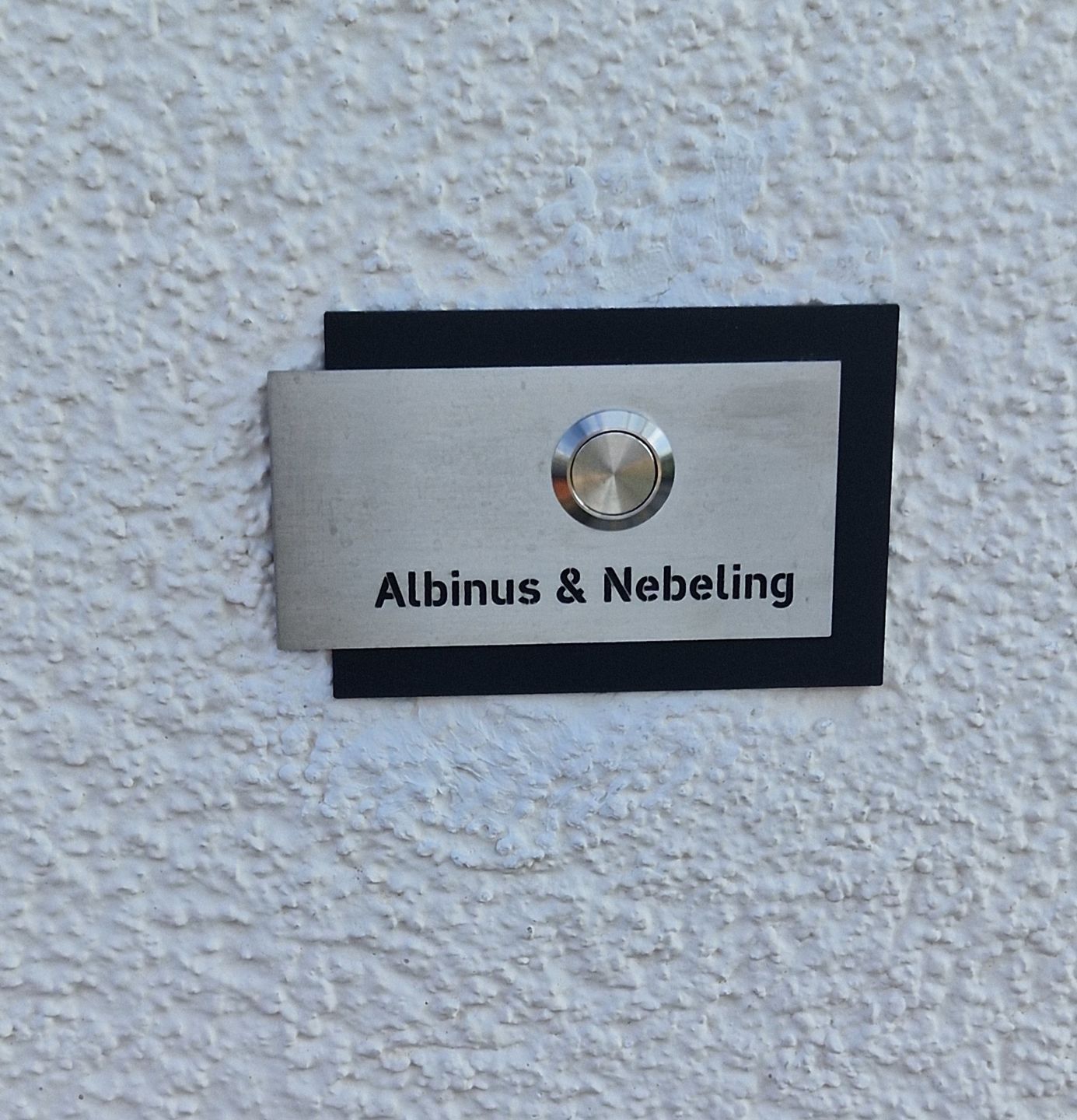 Customer photo review of AlbersDesign personalisierte Edelstahl-Klingel K5 mit 3D-Effekt in anthrazit (RAL7016)