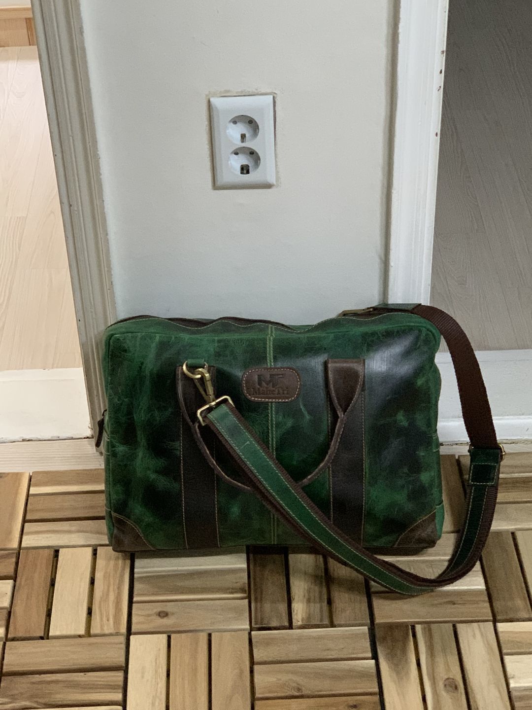 Customer photo review of MaheTri Jefferson Briefcase- Green