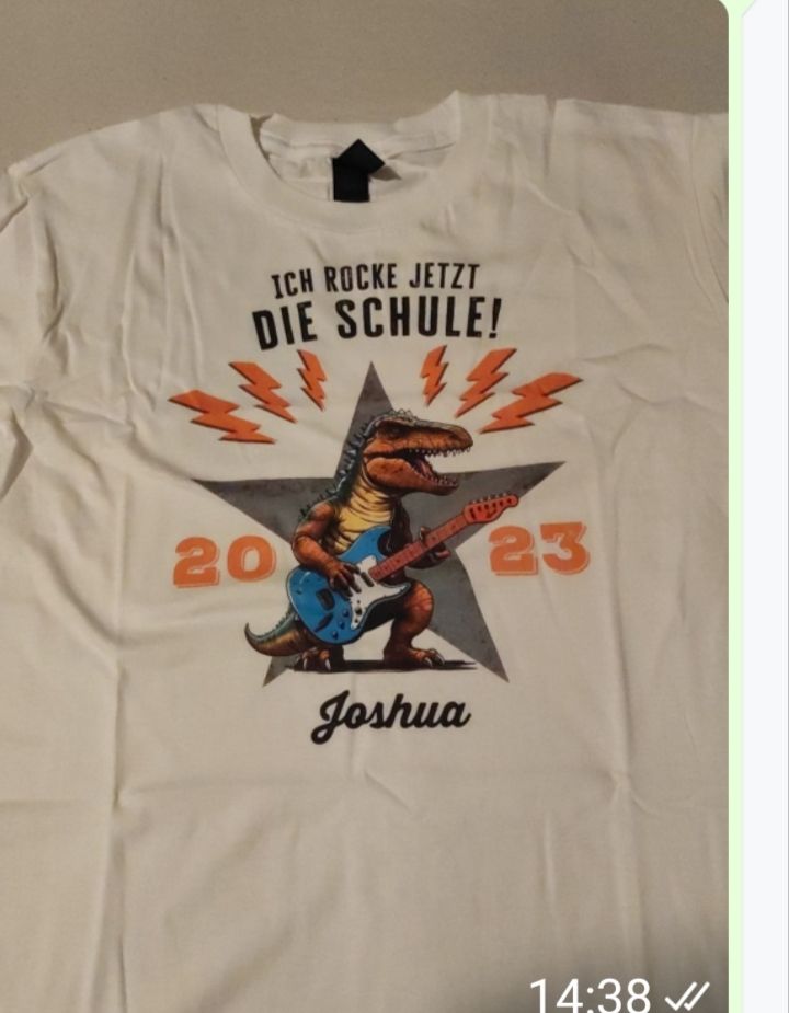 Customer photo review of Schule rocken - Personalisiertes Kinder T-Shirt