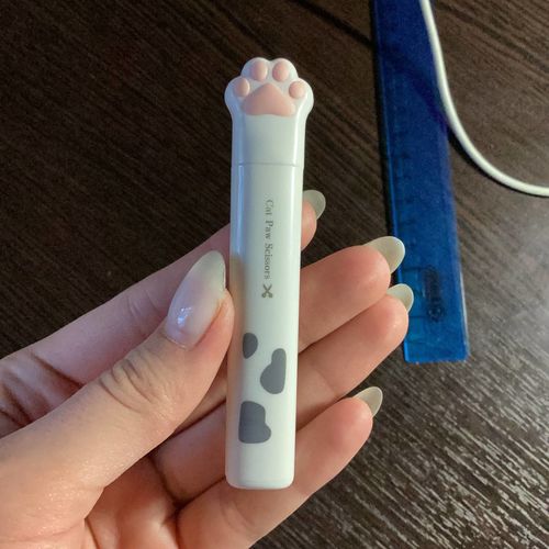 Customer photo review of Cat Paw Pen Style Scissors