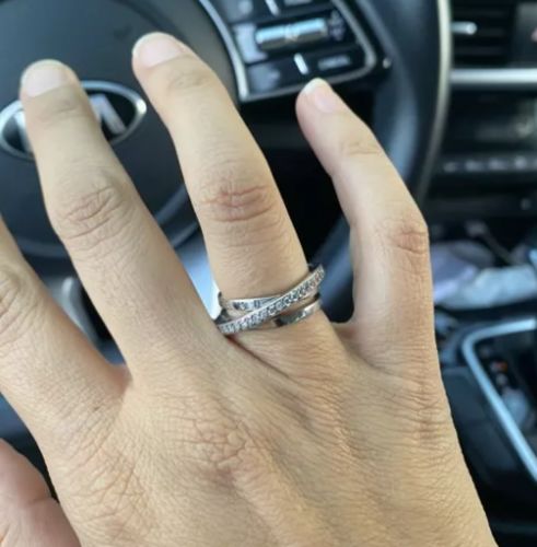 Customer photo review of ANILLO DE BANDA TRIPLE CRUZADO PANDORA